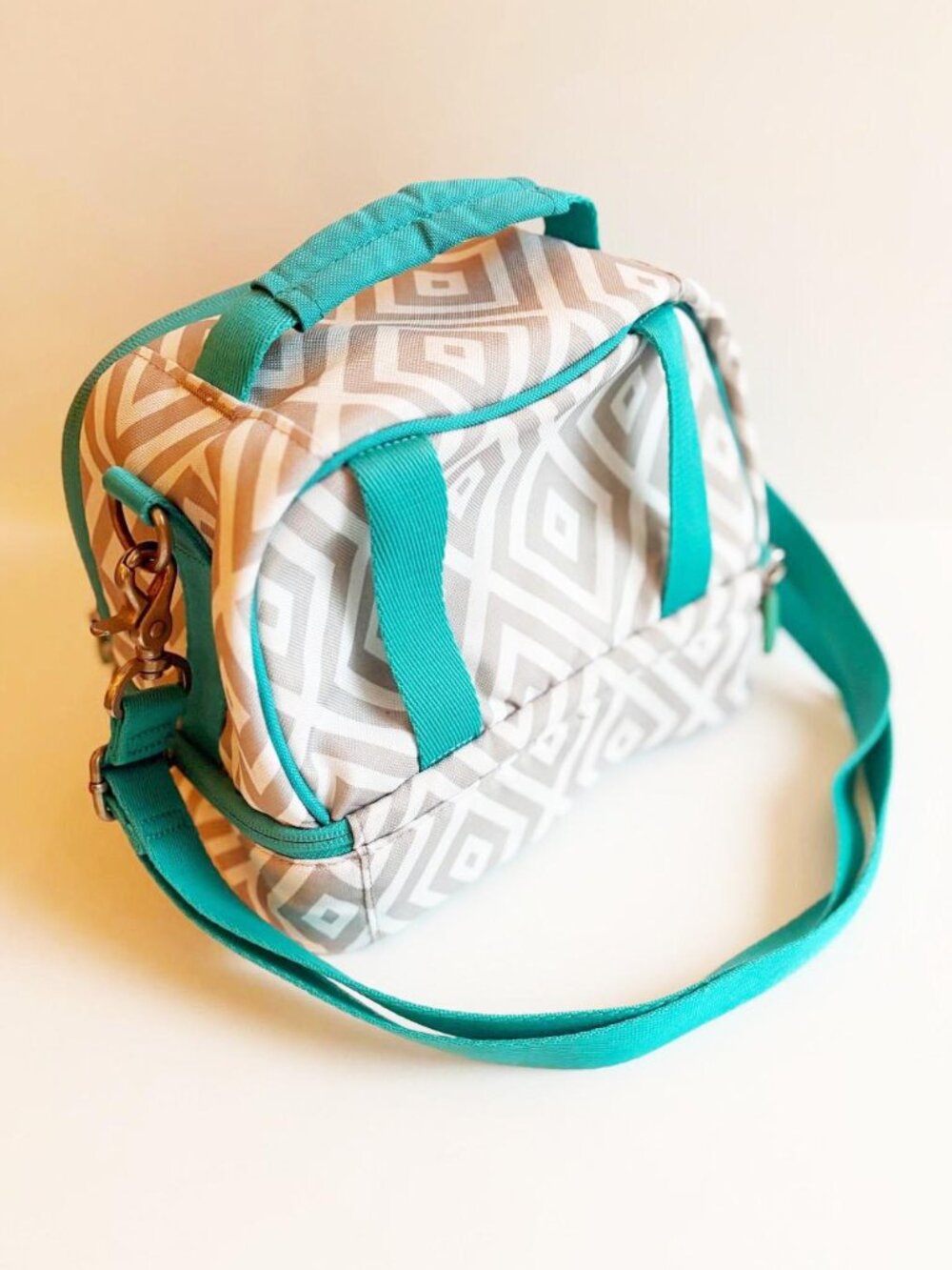 PB Teen "Gear-Up Gray Preppy Diamond" Dual Compartment Lunch Bag - Picture 3 of 6